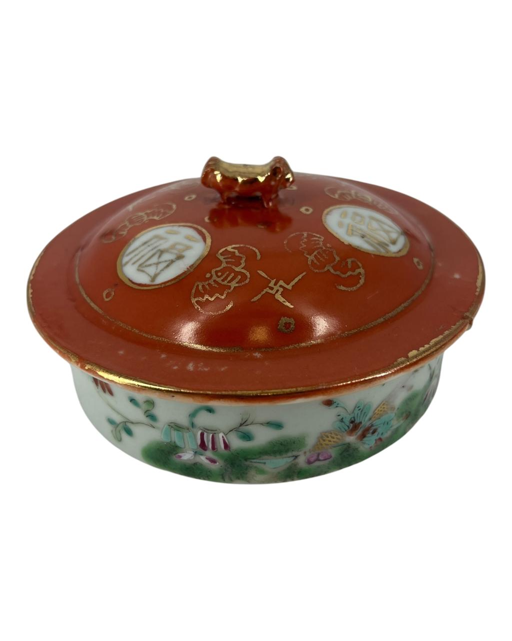 Caixa Oriental em Porcelana Pintada a mão