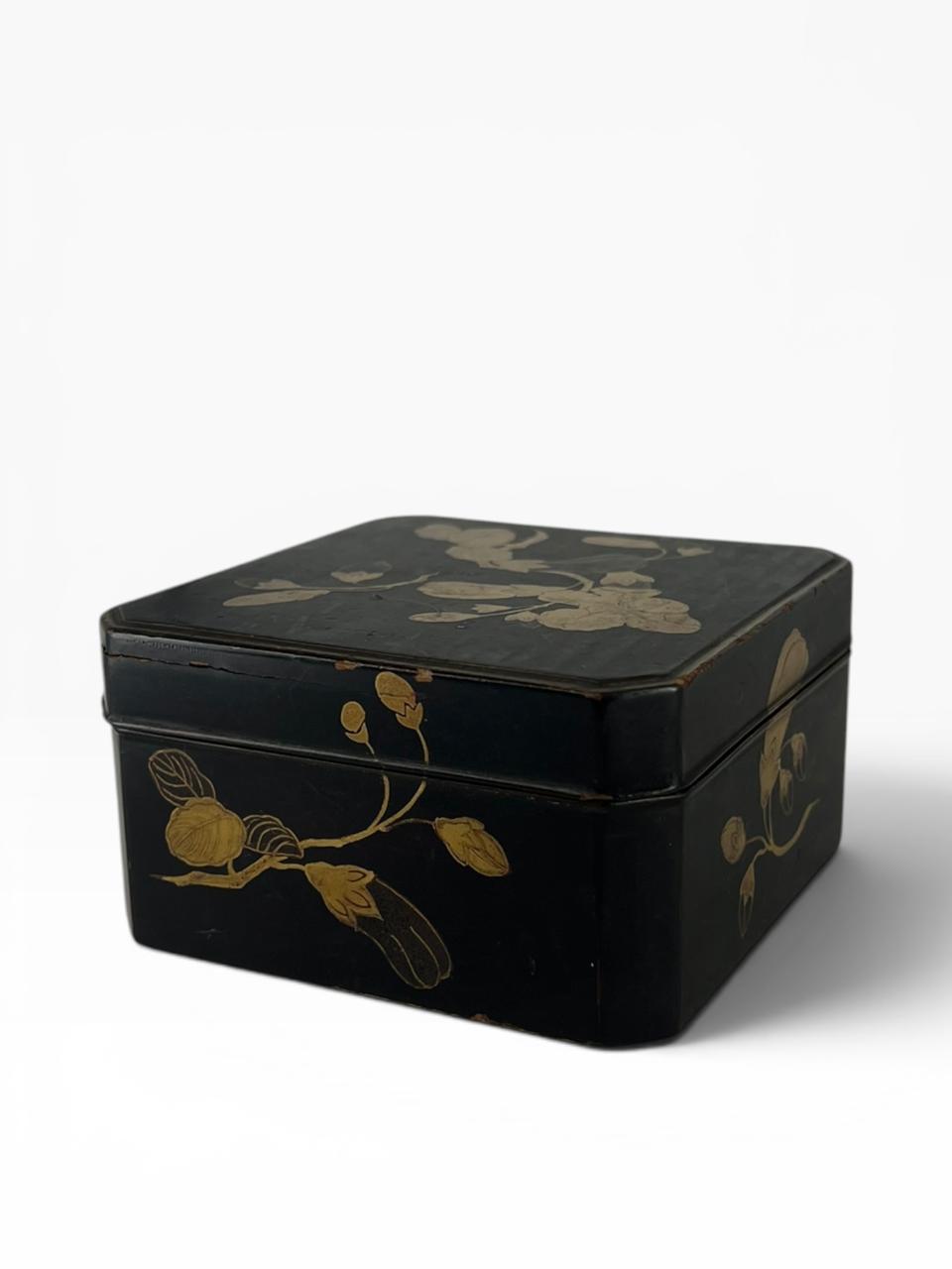 Caixa Oriental Laca