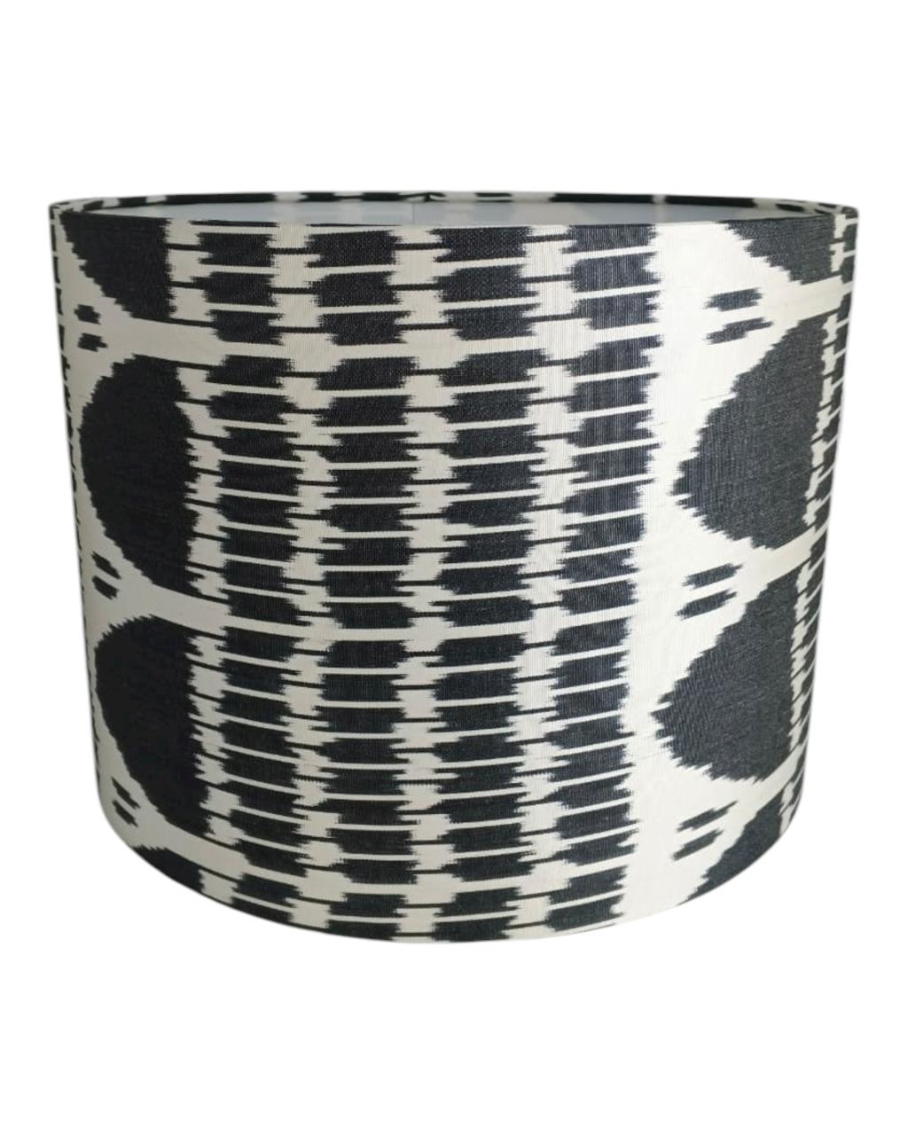 Cúpula Ikat Preto/Branco 36x27