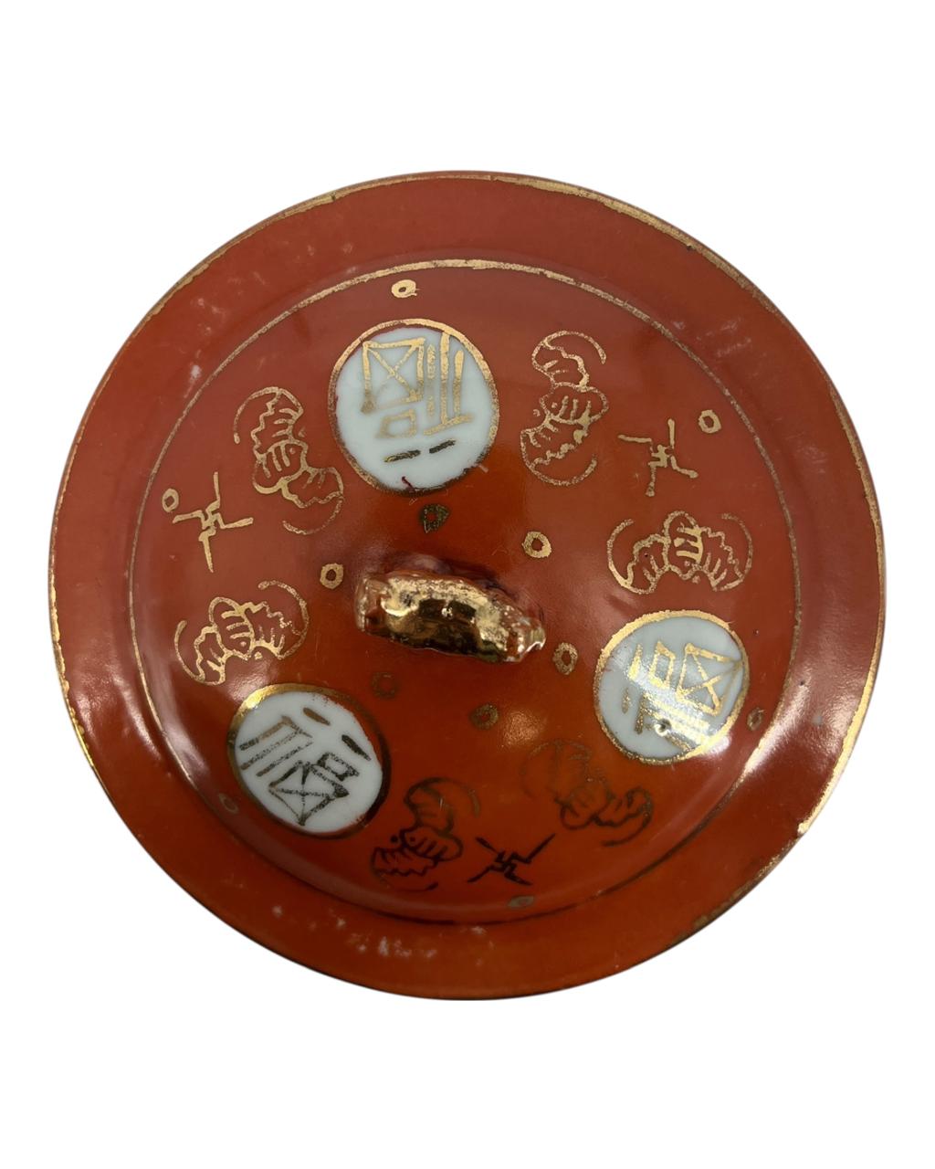 Caixa Oriental em Porcelana Pintada a mão