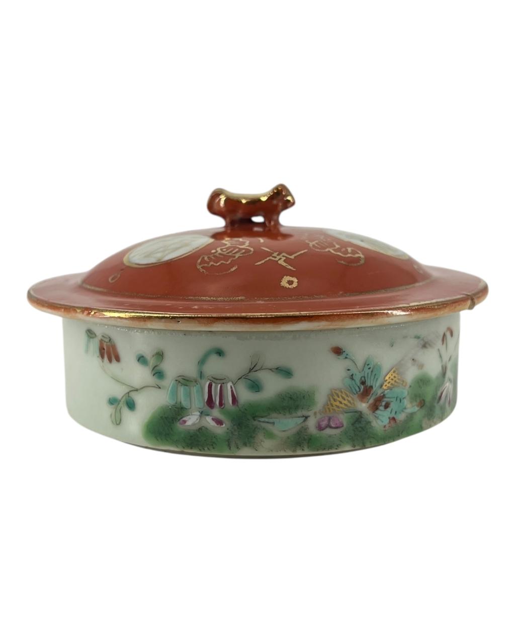 Caixa Oriental em Porcelana Pintada a mão