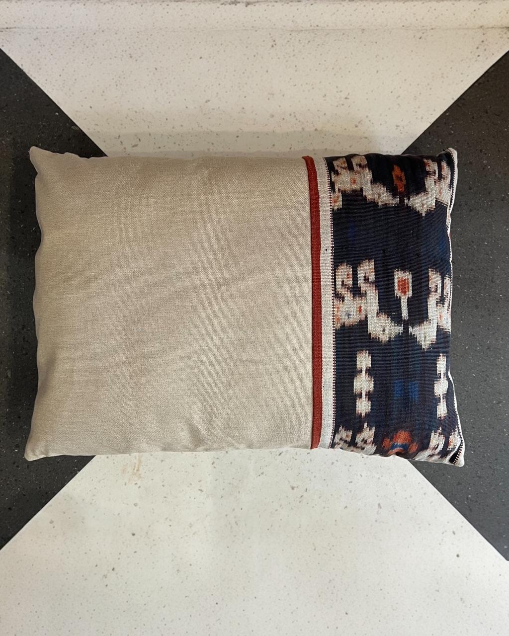 Almofada Ikat Bali 60x45