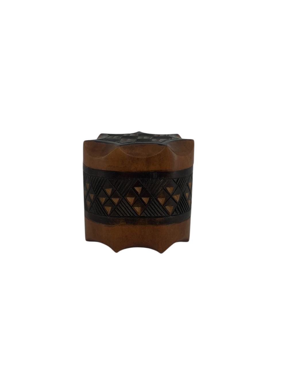 Caixa Pillar Trama