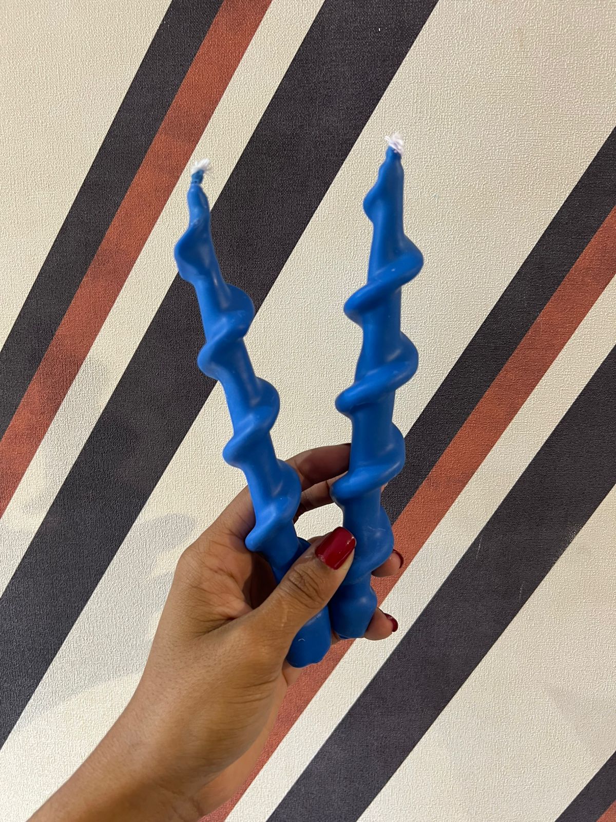 Par De Velas Que Chora Colorido - Azul Royal/Fundo Rosa