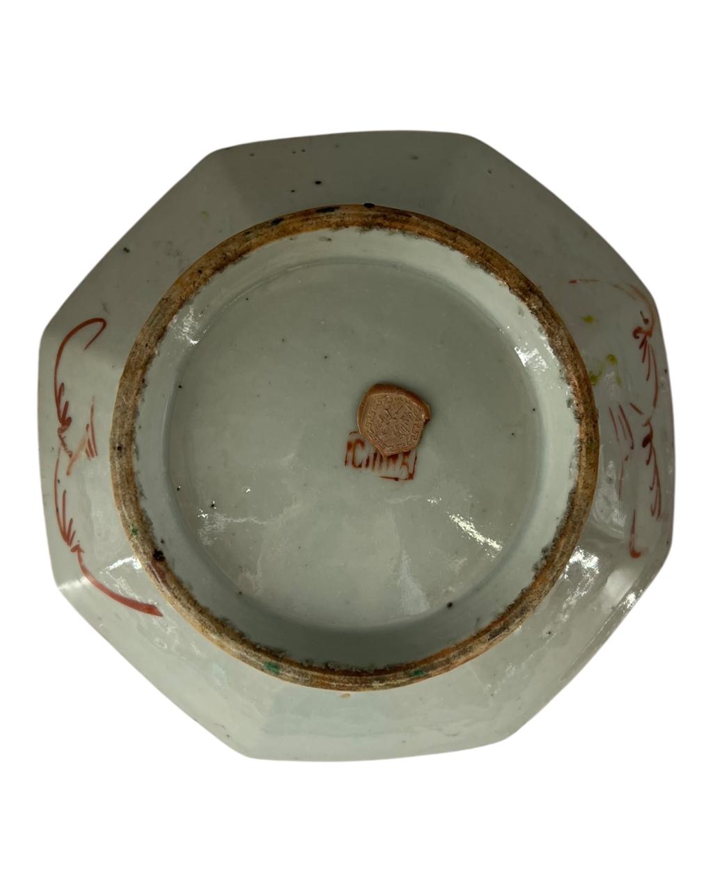 Prato Octogonal de Porcelana Chinesa Antiga II