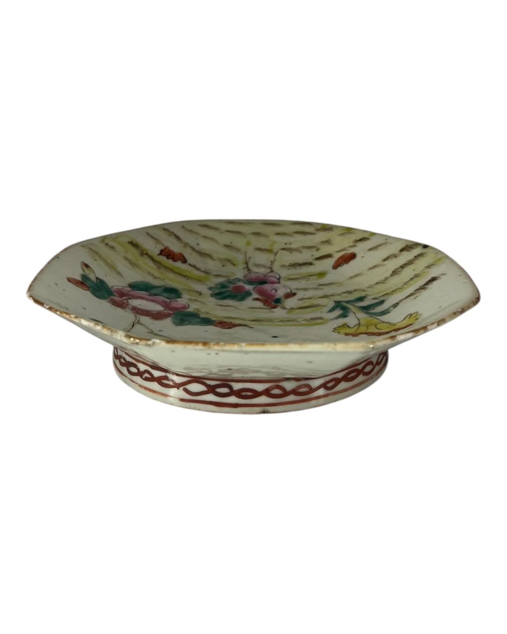 Prato Octogonal de Porcelana Chinesa Antiga II
