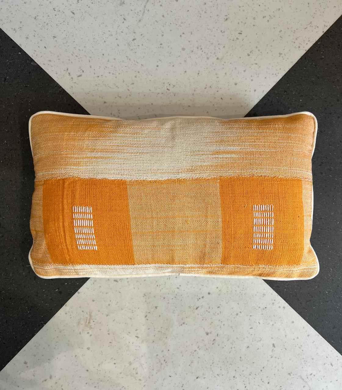 Almofada Khorogo Laranja Baguete 50x30