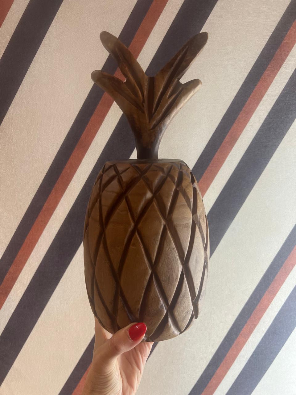 Abacaxi Decorativo em Madeira
