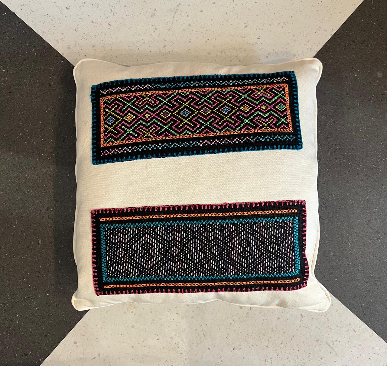 Almofada Patch Bordado Peru 50x50