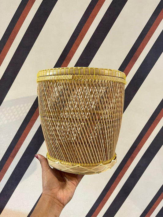 Cesto em material vegetal