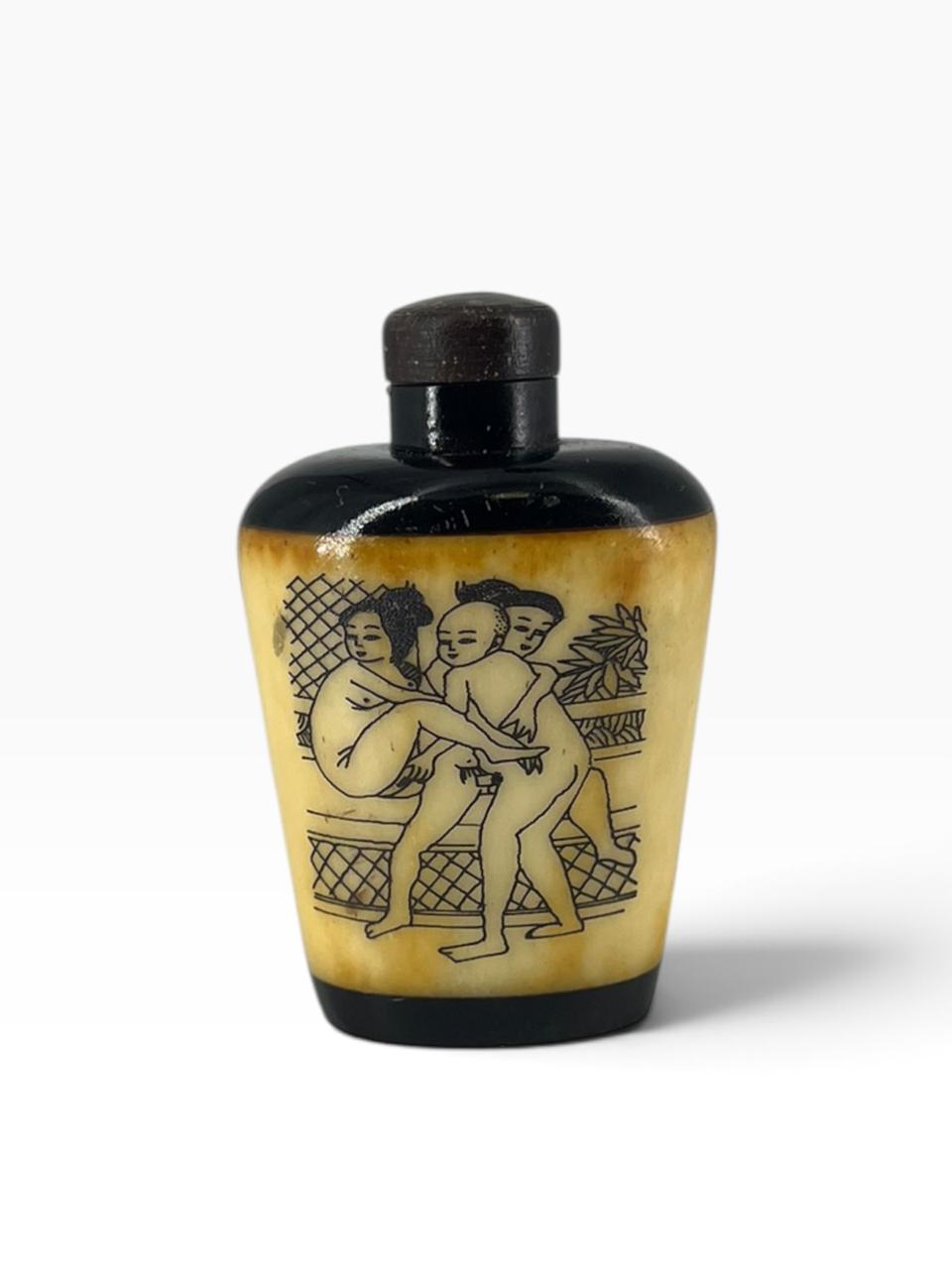 Snuff Bottle Chinesa em Osso e Ebano V