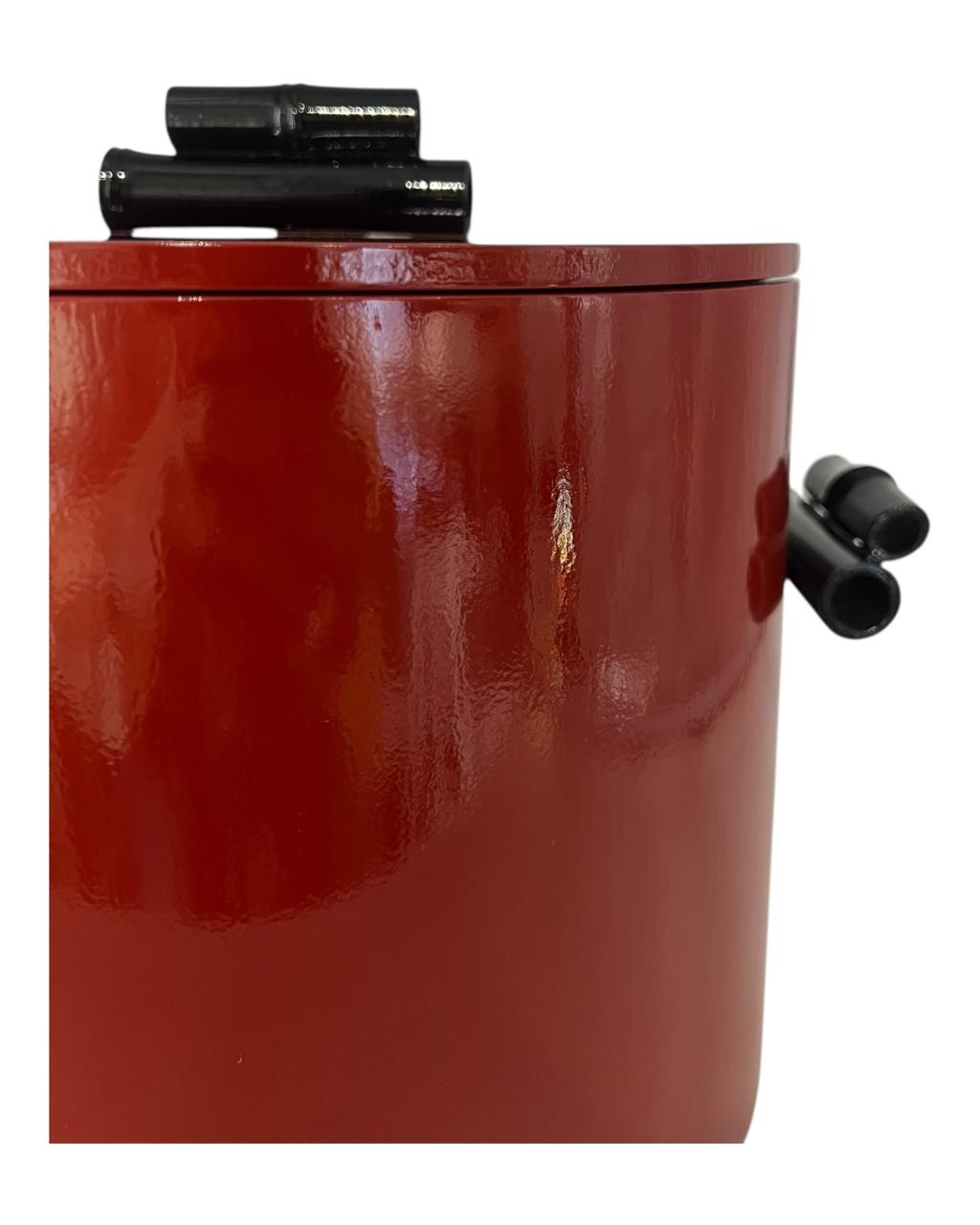 Balde de Gelo em Laca Vermelho