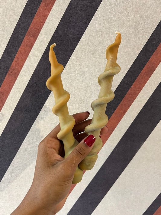 Par De Velas Que Chora Colorido - Laranja /Fundo Azul Claro