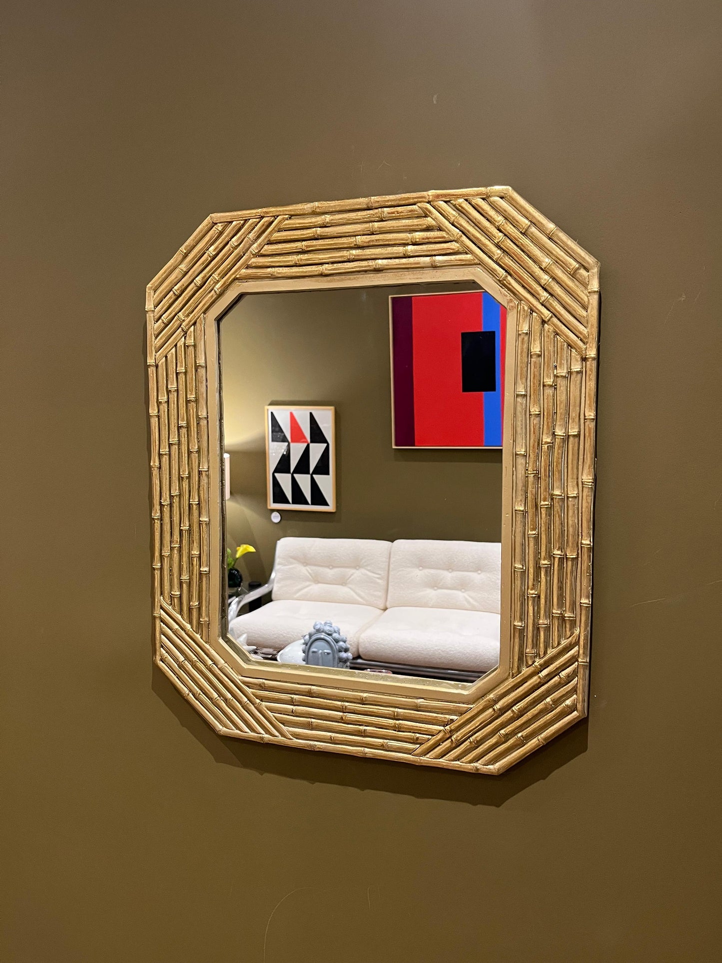 Espelho com Moldura Dourada