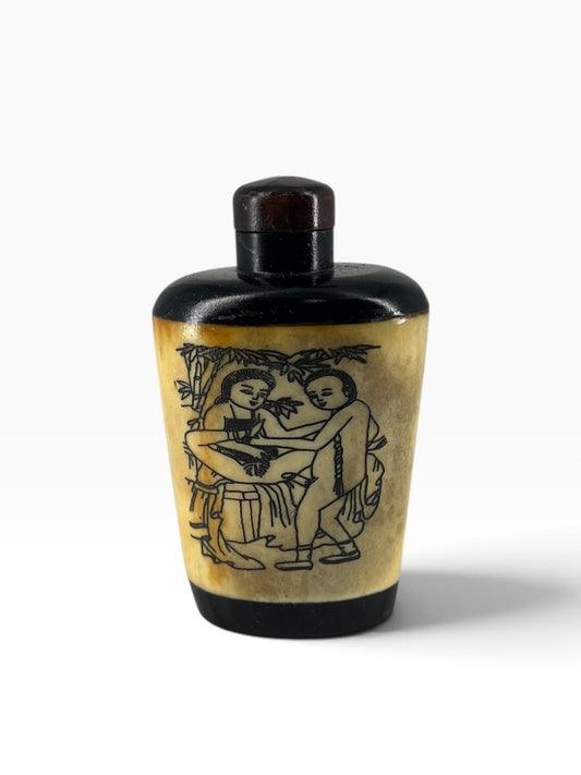 Snuff Bottle Chinesa em Osso e Ebano II
