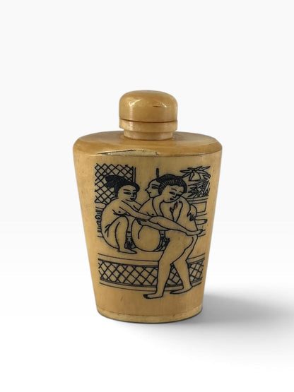 Snuff Bottle Chinesa em Osso e Ebano III