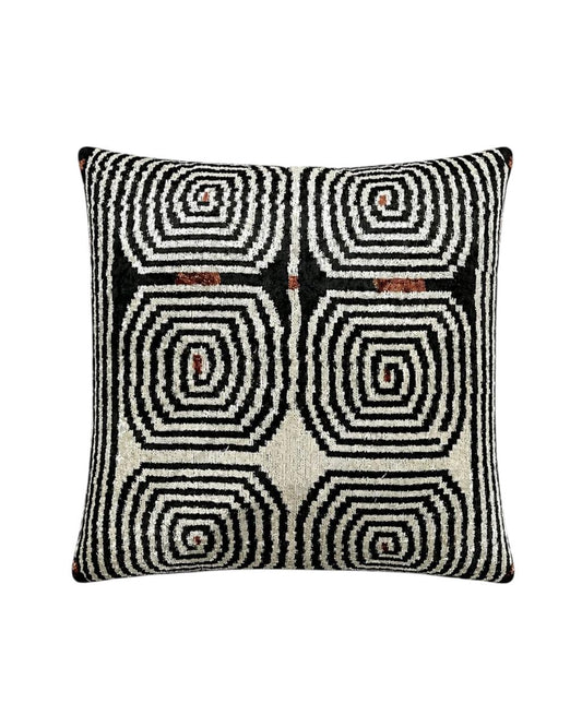 Almofada Ikat Veludo de Seda Espiral 60x60