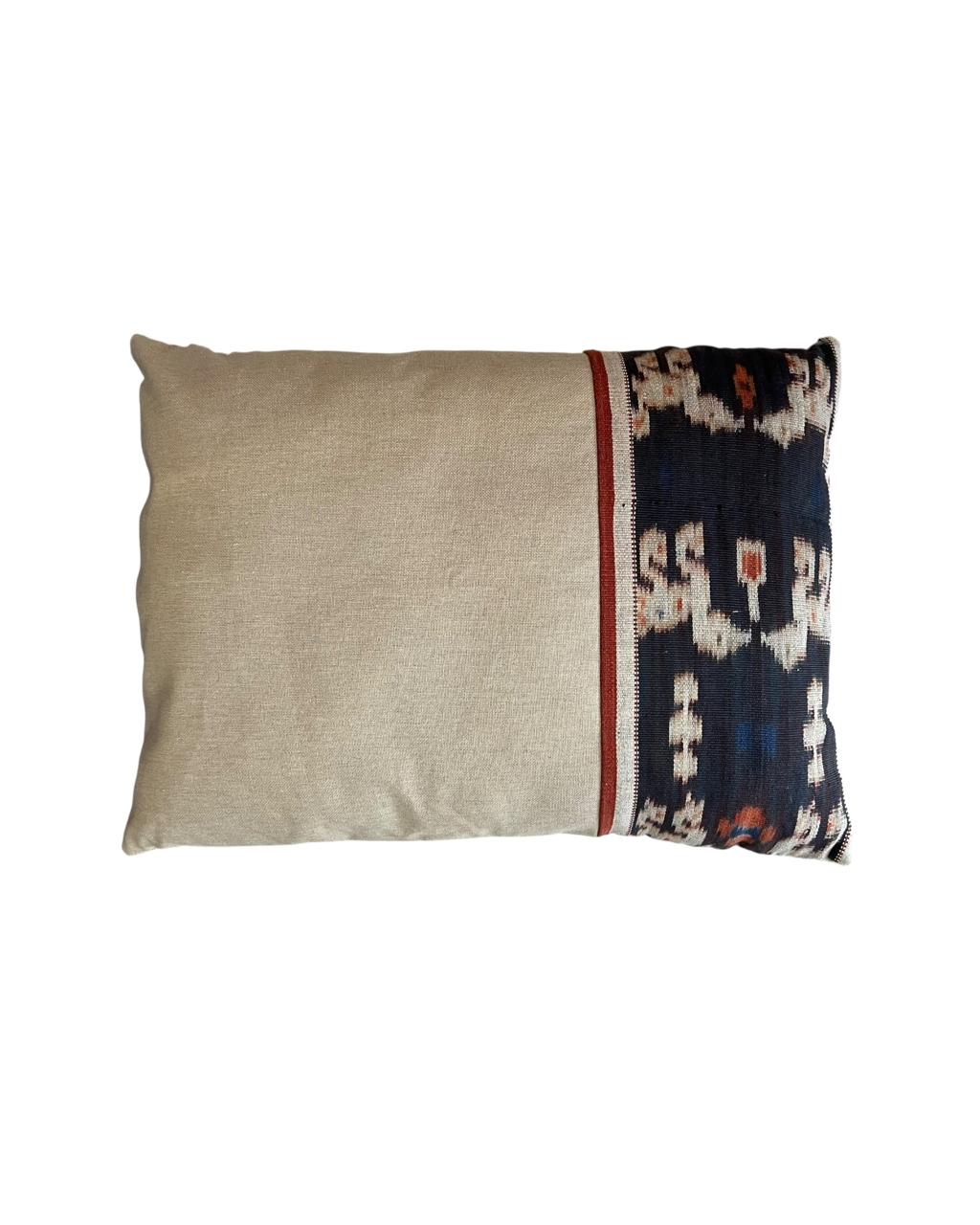Almofada Ikat Bali 60x45