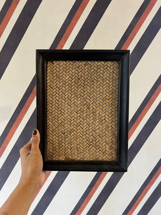 Bandeja Em Madeira E Palha Retangular Com Pé P