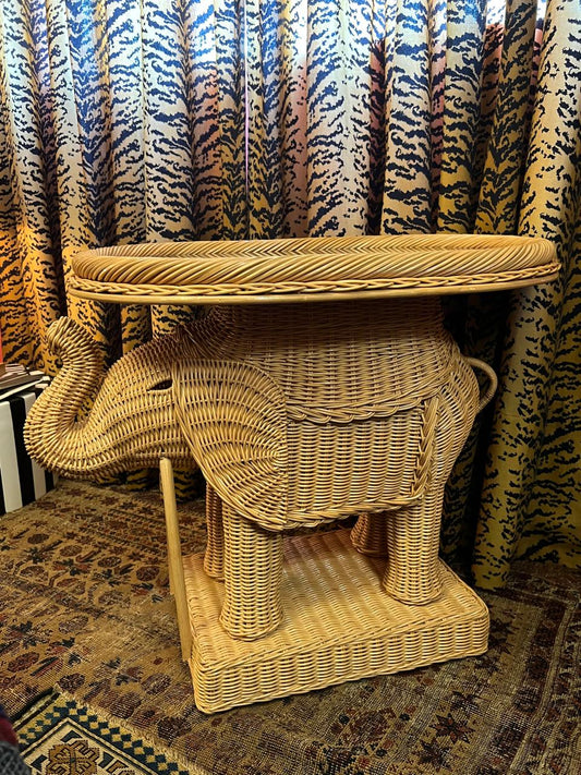 Mesa Elefante Com Tampo De Vidro