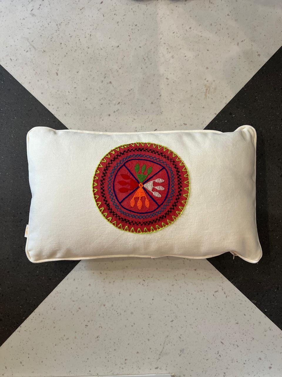 Almofada Mandala Bordado Peru 50x30 III