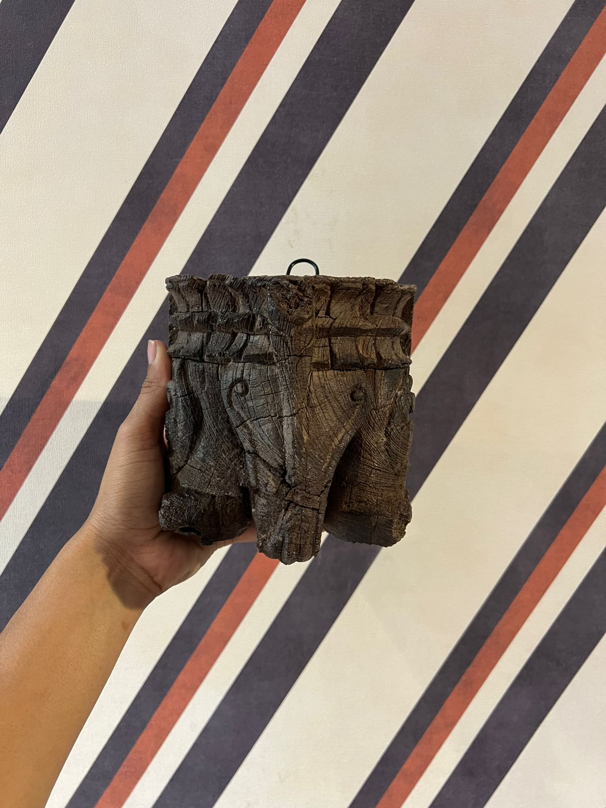 Peanha Entalhada Elefante