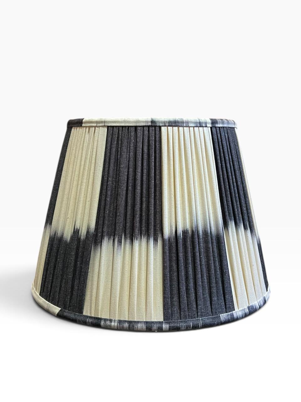 Cúpula Ikat Square Plissado Preto 32x23x22