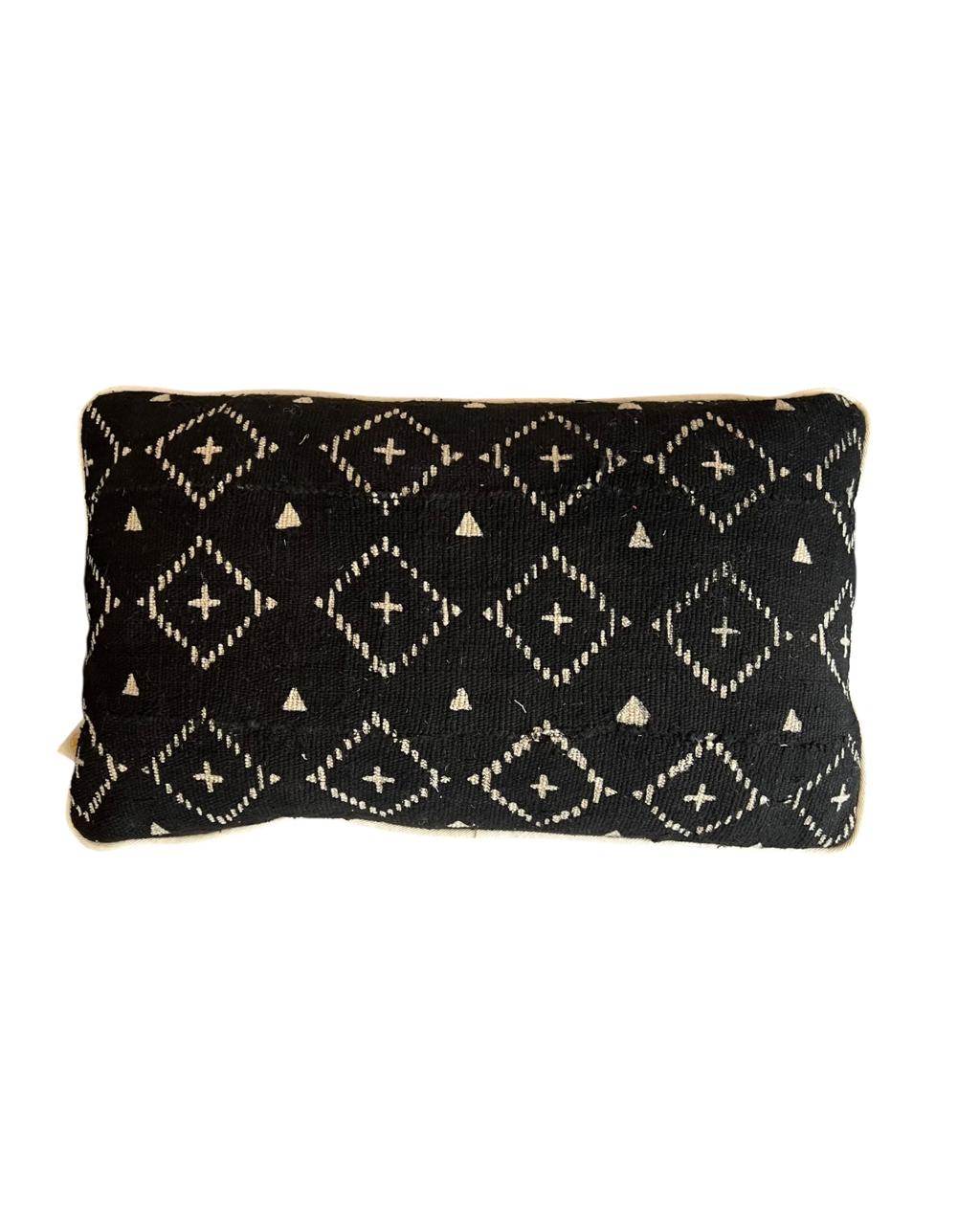 Almofada Bogolan Preto Baguete 50x30