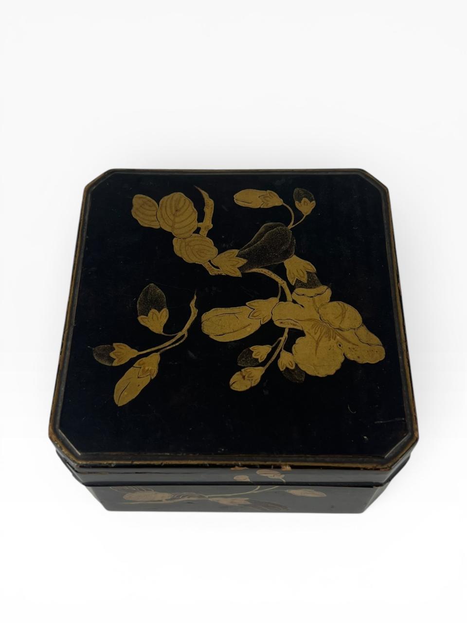 Caixa Oriental Laca