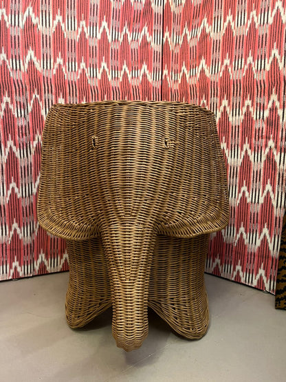 Mesa Elefante em Rattan