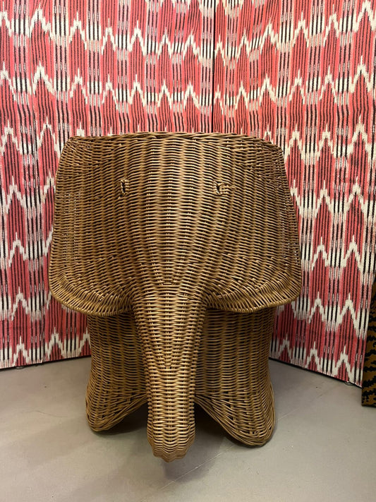 Mesa Elefante em Rattan