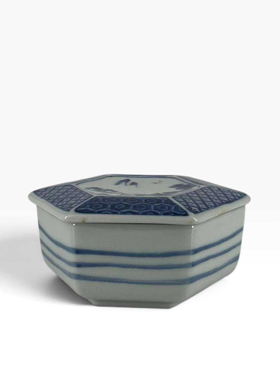 Caixa Oriental Hexagonal