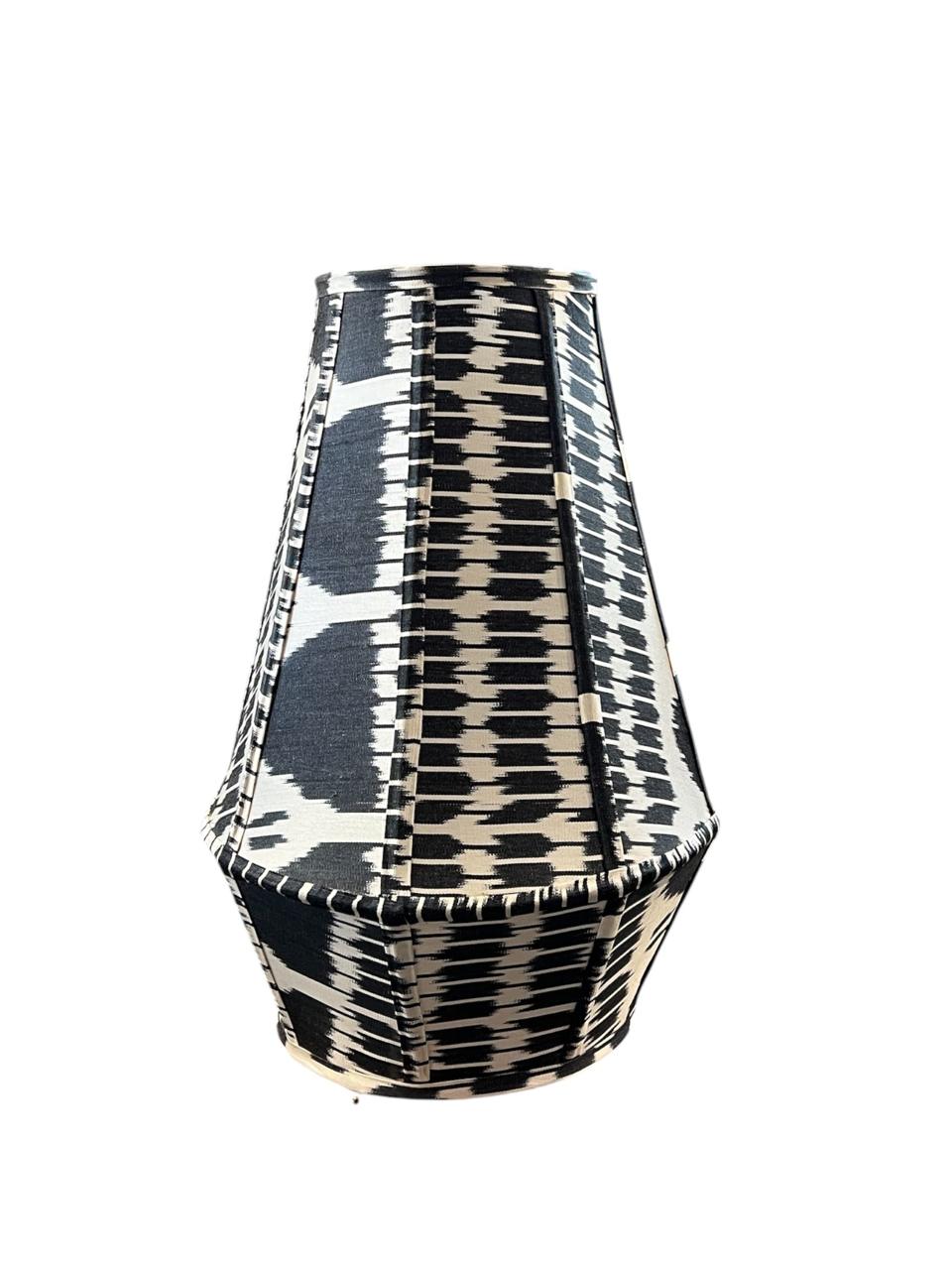 Lanterna Ikat Preto e Branco