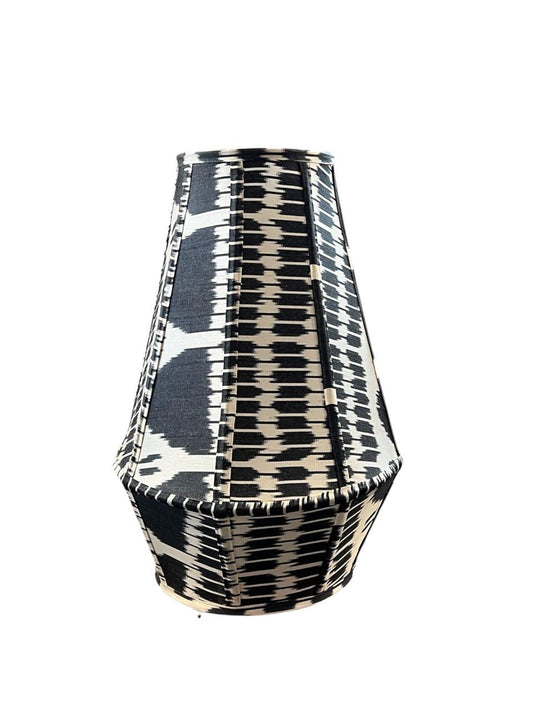 Lanterna Ikat Preto e Branco