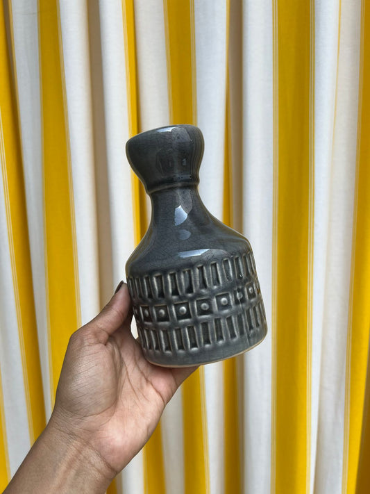 Castiçal Monumento Cinza