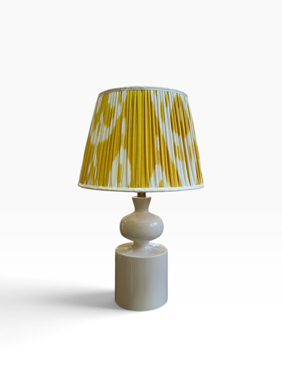Cúpula Ikat Plissada Seda Amarela 32x23x22