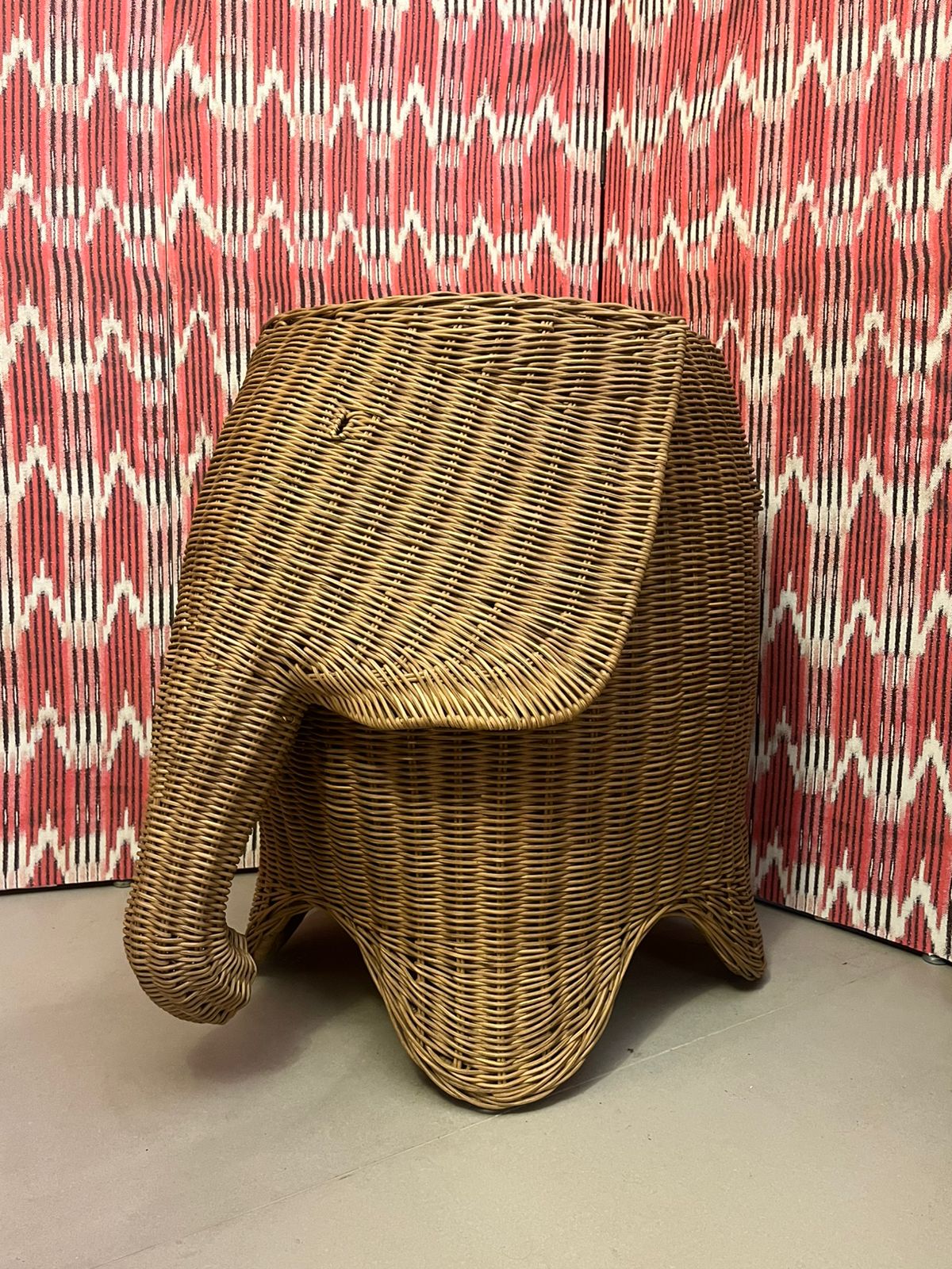 Mesa Elefante em Rattan