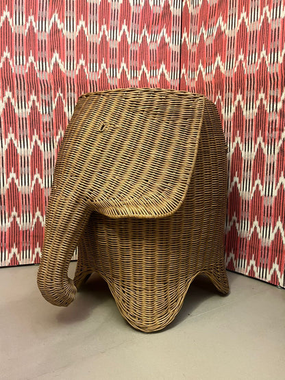Mesa Elefante em Rattan