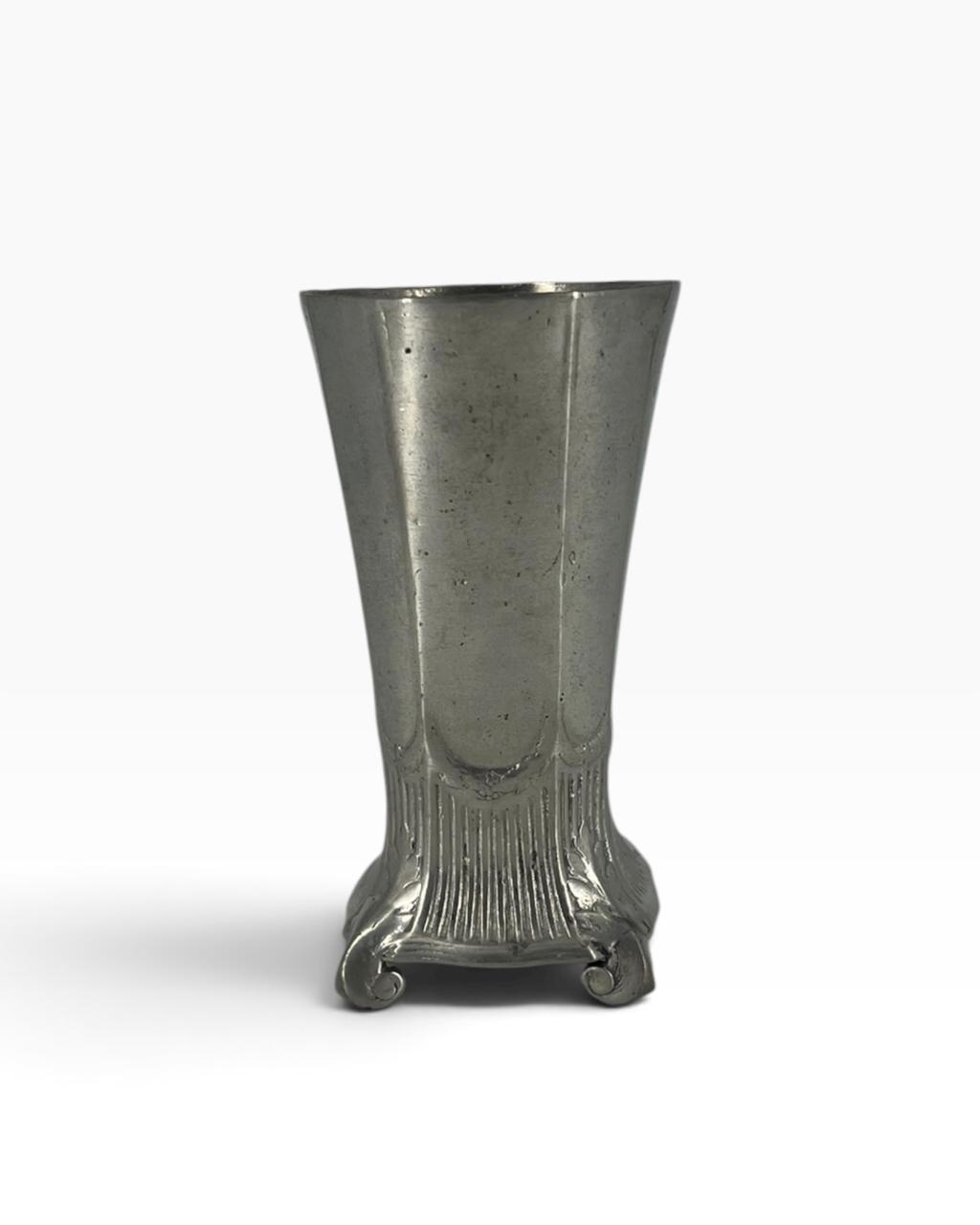 Vaso Império com Pé