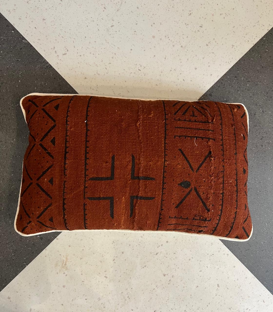 Almofada Bogolan Marrom Baguete 50x30