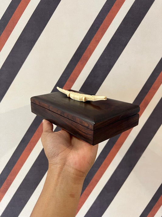 Caixa Jacarandá c/ Jacaré em Marfim