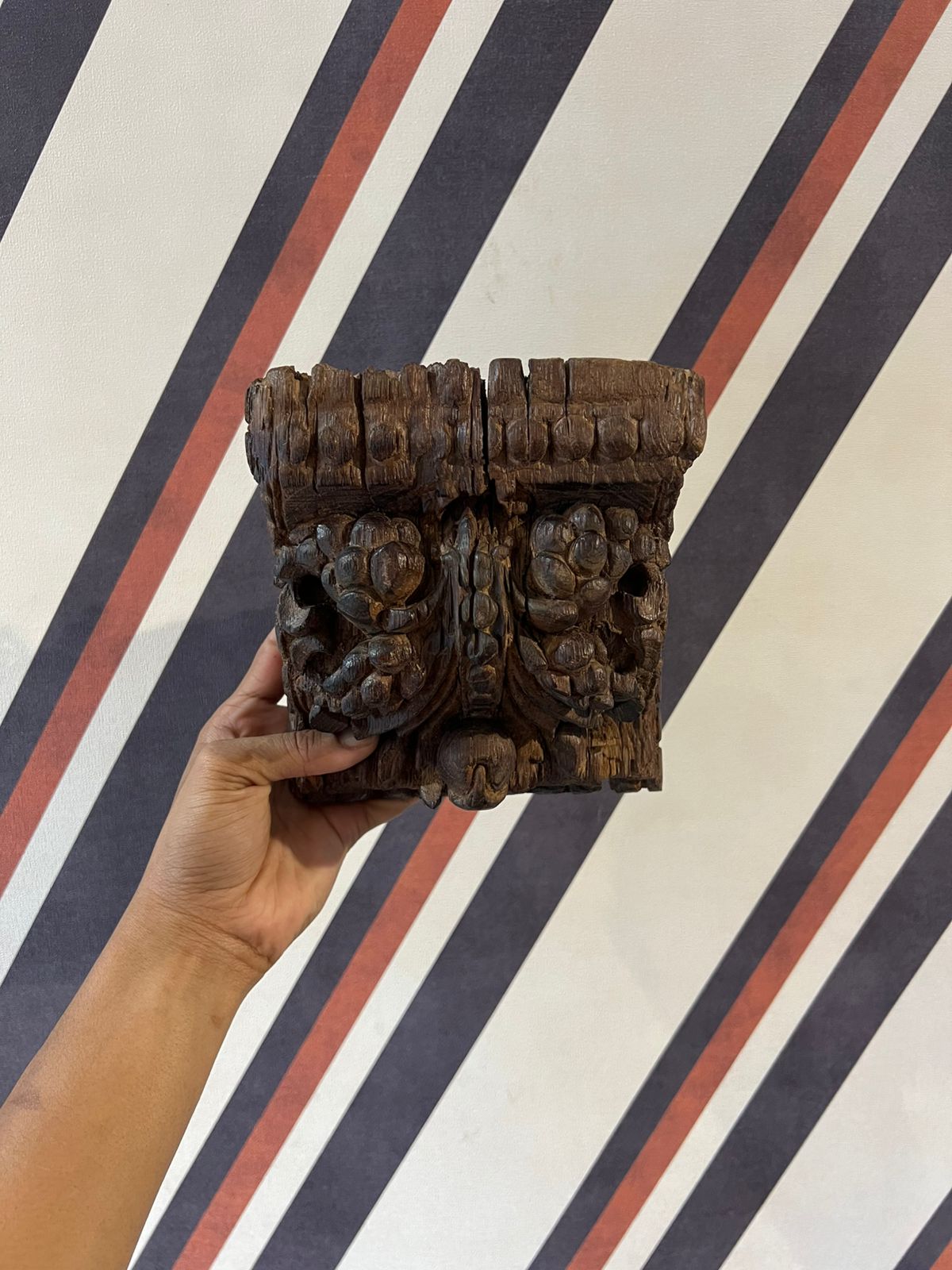 Peanha Entalhada Floral